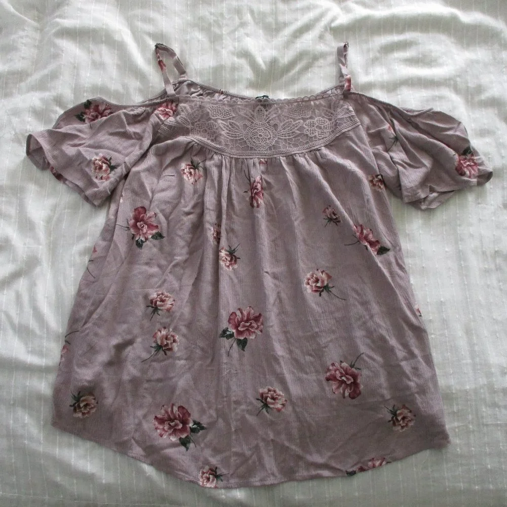 Mauve floral cold shoulder top NWOT - Picture 5 of 10
